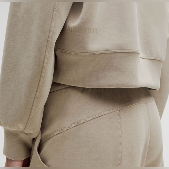 *NWT* Lululemon Softstreme Perfectly Oversized Cropped Crew Riverstone Size 4 - Picture 3 of 6